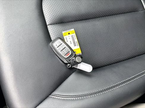 Certified 2024 Chrysler Pacifica Touring-L image 31