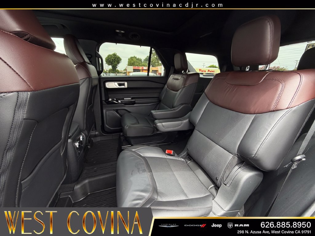 Used 2024 Ford Explorer Platinum w/ Technology Package AWD/4WD image 24