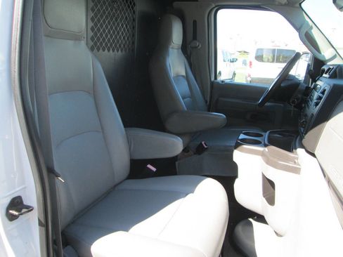 Used 2014 Ford E-250 and Econoline 250 image 12