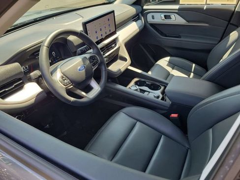 Used 2026 Ford Explorer Active w/ Active Comfort Package RWD image 3