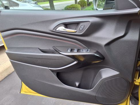 Used 2024 Chevrolet Trax RS w/ Sunroof Package FWD image 9