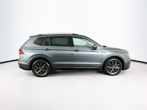 Used 2024 Volkswagen Tiguan SE AWD/4WD image 10