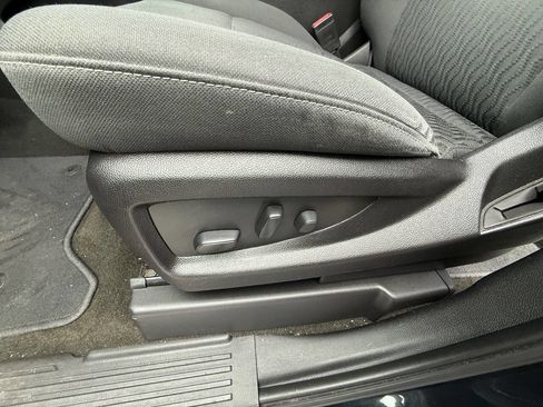 Used 2018 GMC Yukon SLE image 11