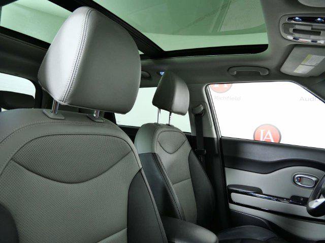 Used 2017 Kia Soul + w/ Primo Package FWD image 28