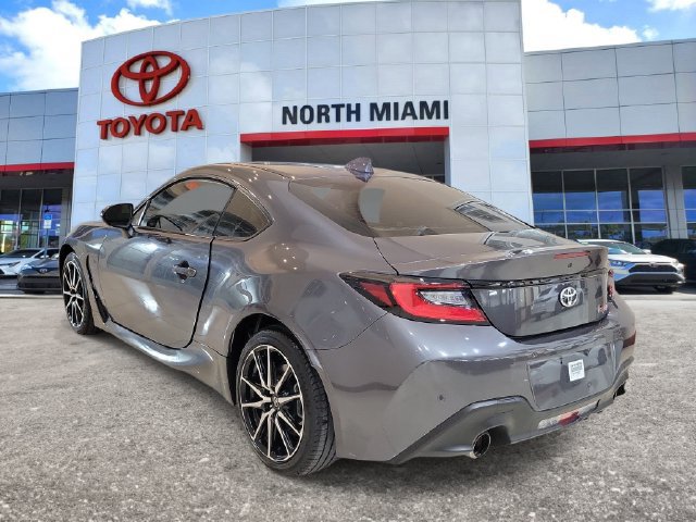 Used 2024 Toyota GR86 RWD image 3