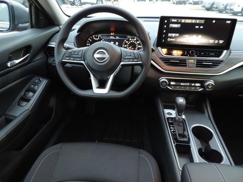 New 2025 Nissan Altima 2.5 SV w/ SV Special Edition Package image 16