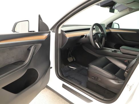 Used 2023 Tesla Model Y Long Range image 14