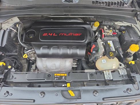 Used 2018 Jeep Renegade Trailhawk AWD/4WD image 14