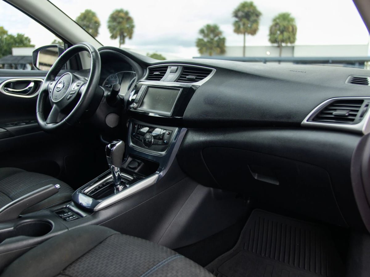 Used 2019 Nissan Sentra SR FWD image 21