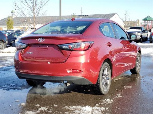 Used 2019 Toyota Yaris L image 4