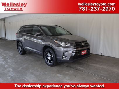 Used 2017 Toyota Highlander SE w/ Carpet Mat Package