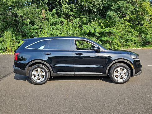 Used 2023 Kia Sorento LX FWD image 7