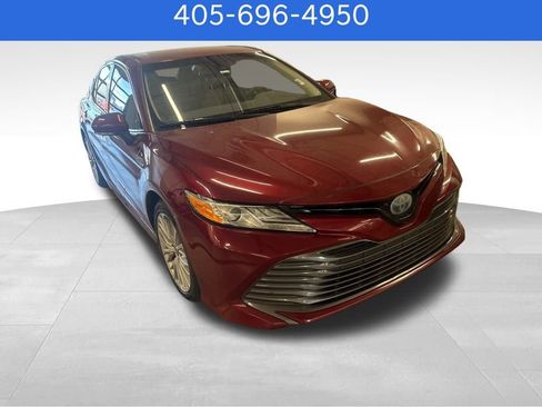 Used 2020 Toyota Camry XLE image 2