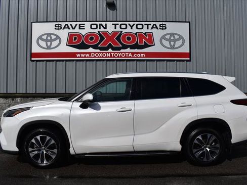 Certified 2021 Toyota Highlander XLE image 4