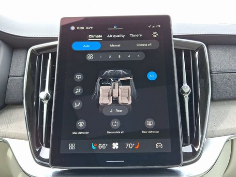 New 2025 Volvo XC90 T8 Plus image 13