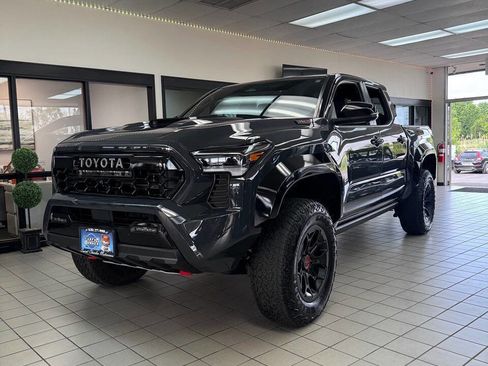 Used 2025 Toyota Tacoma TRD Pro AWD/4WD image 2