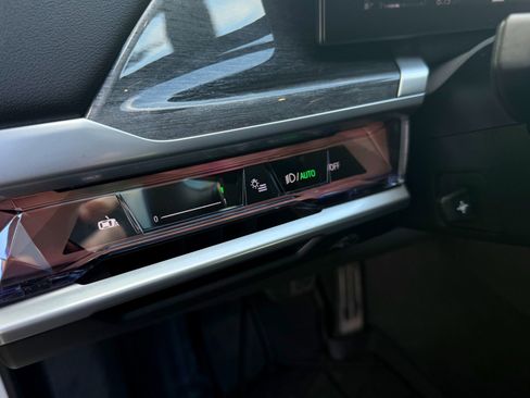 Used 2025 BMW 760i xDrive w/ Executive Package image 26