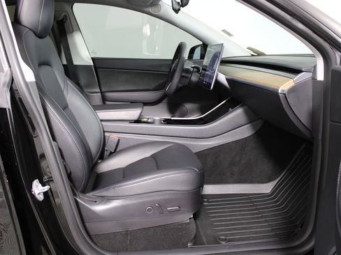 Used 2021 Tesla Model Y Long Range image 13