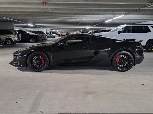 Used 2024 Chevrolet Corvette Z06 RWD image 8