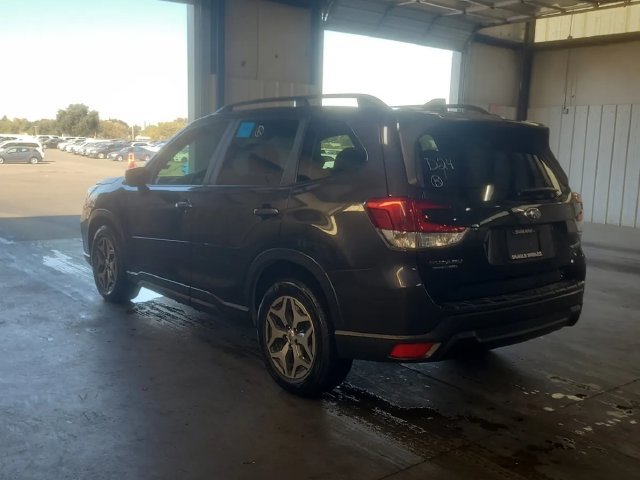 Used 2019 Subaru Forester Premium AWD/4WD image 3