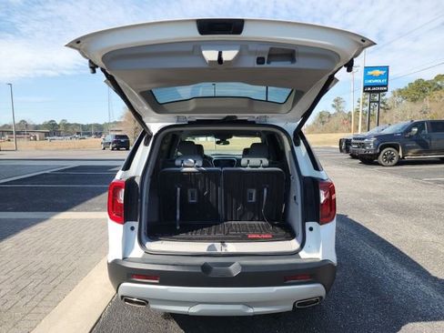 Used 2023 GMC Acadia SLT w/ Technology Package image 12