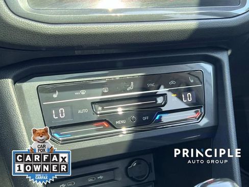 Used 2023 Volkswagen Tiguan SE w/ Panoramic Sunroof Package FWD image 27