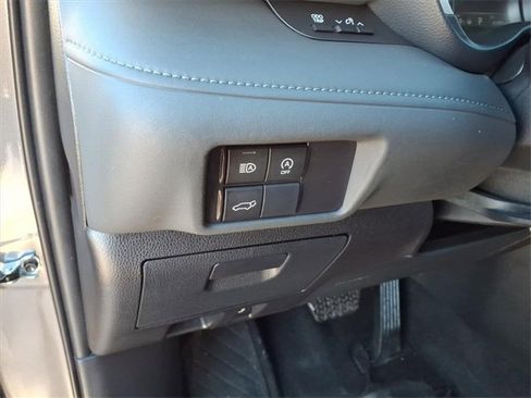 Used 2024 Toyota Highlander XSE image 11