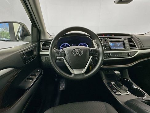 Used 2019 Toyota Highlander LE image 21