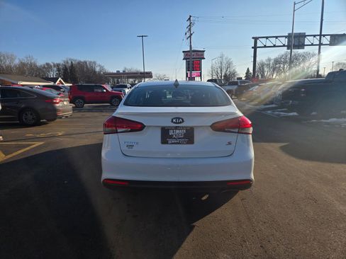 Used 2017 Kia Forte S image 9