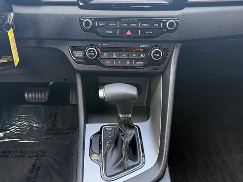 Used 2018 Kia Niro FE FWD image 13