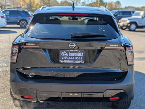 Used 2025 Nissan Kicks SV w/ SV Premium Package image 8