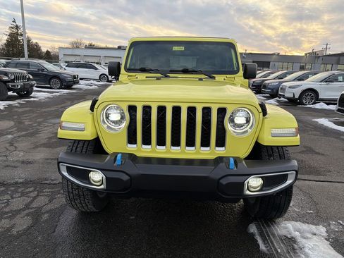 Used 2023 Jeep Wrangler Unlimited Sahara w/ Cold Weather Group image 9