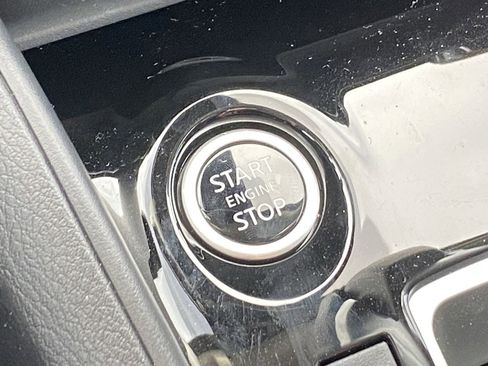 Certified 2025 Nissan Versa SR w/ Trunk Package image 10