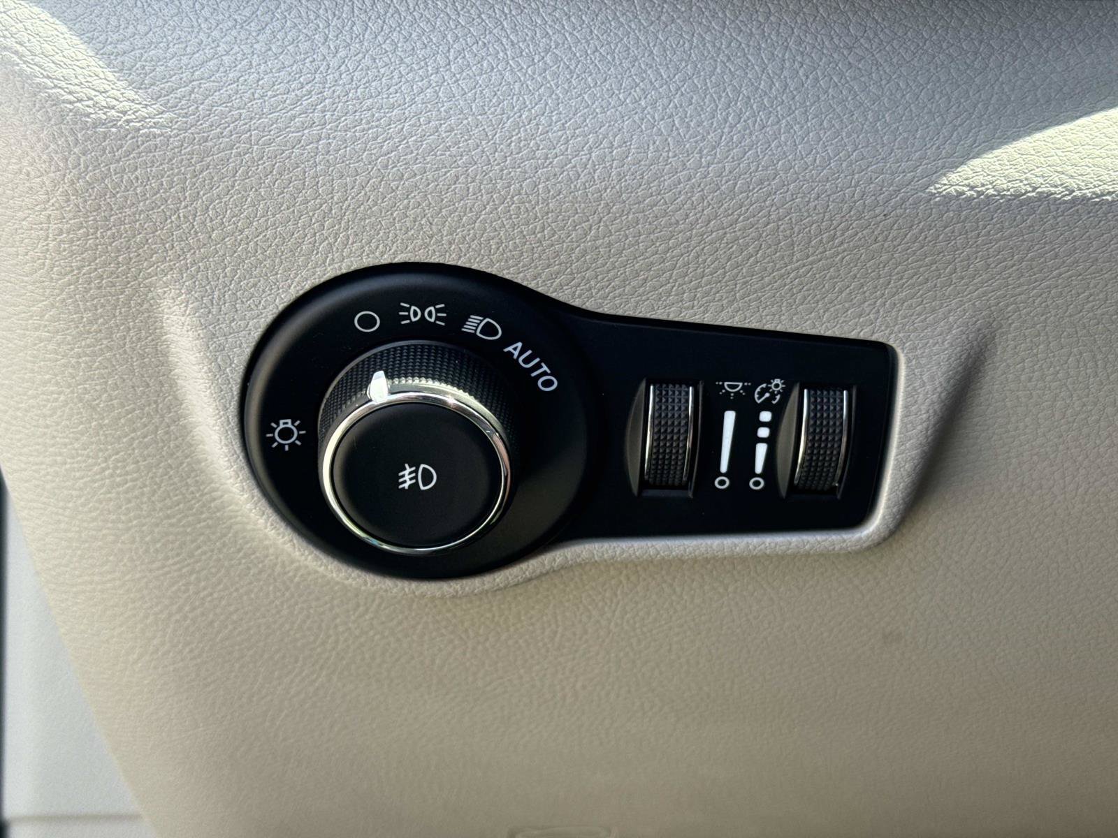 Used 2022 Jeep Compass Latitude AWD/4WD image 20