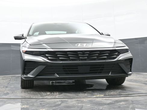 Certified 2024 Hyundai Elantra Limited image 38