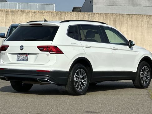 Used 2018 Volkswagen Tiguan SE image 2