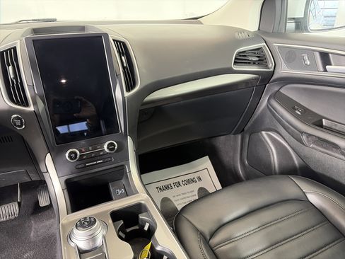 Used 2023 Ford Edge SEL w/ Convenience Package image 4