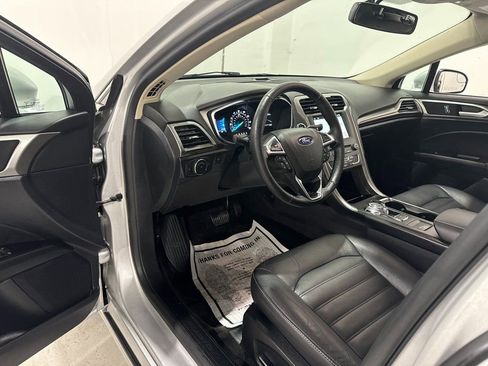 Used 2018 Ford Fusion SE w/ Fusion SE Technology Package image 15