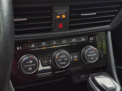 Used 2022 Volkswagen Jetta SE image 8