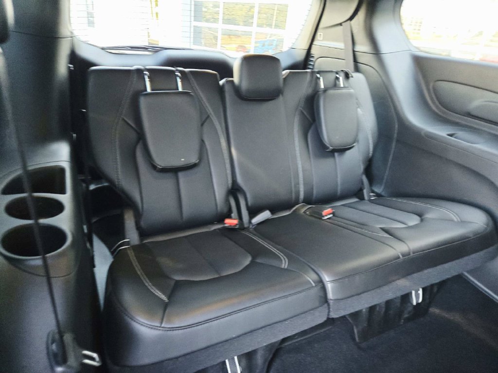 Certified 2025 Chrysler Pacifica Select FWD image 15