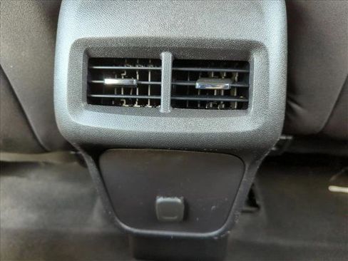 Used 2018 Chevrolet Equinox LT image 16