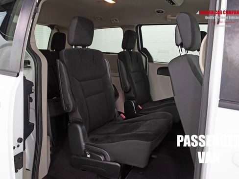 Used 2018 Dodge Grand Caravan SE w/ UConnect Hands-Free Group FWD image 18