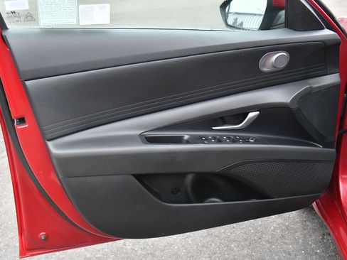 Used 2024 Hyundai Elantra SEL image 13