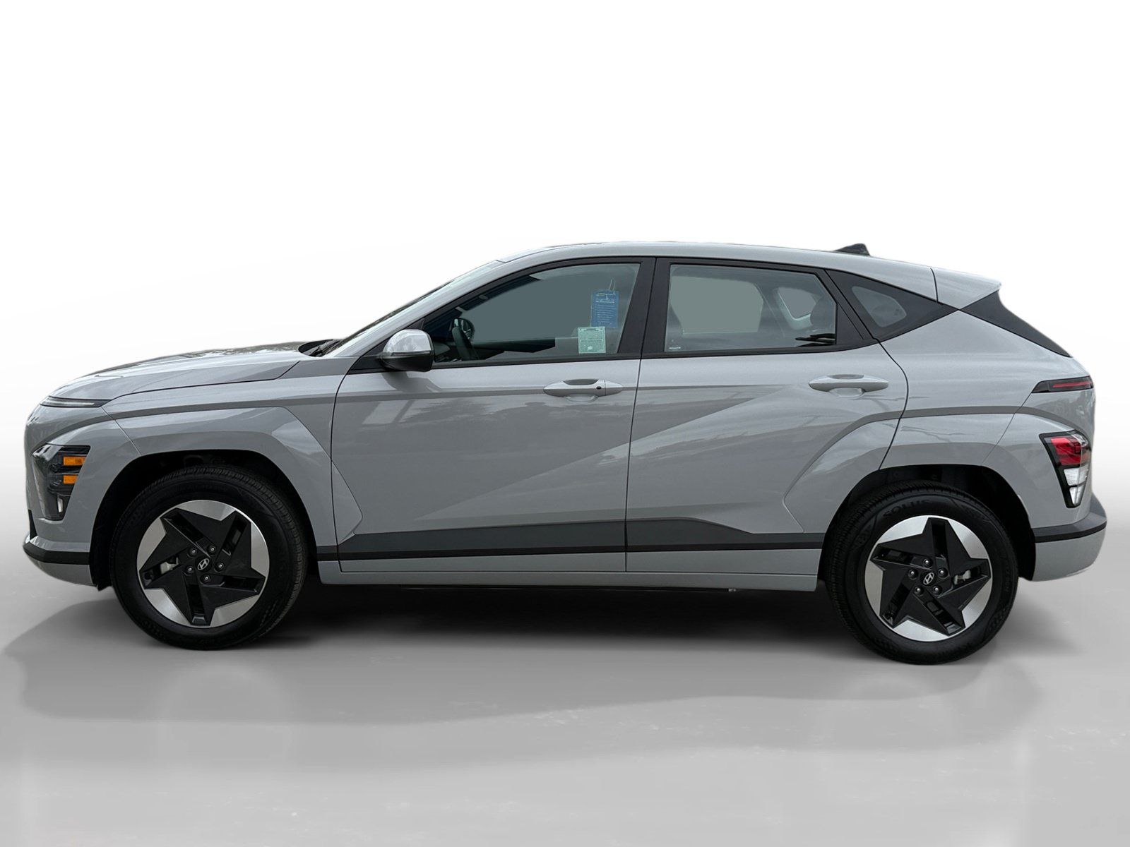 Certified 2025 Hyundai Kona SE FWD image 2