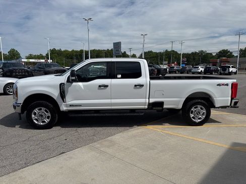Used 2024 Ford F250 XLT AWD/4WD image 9