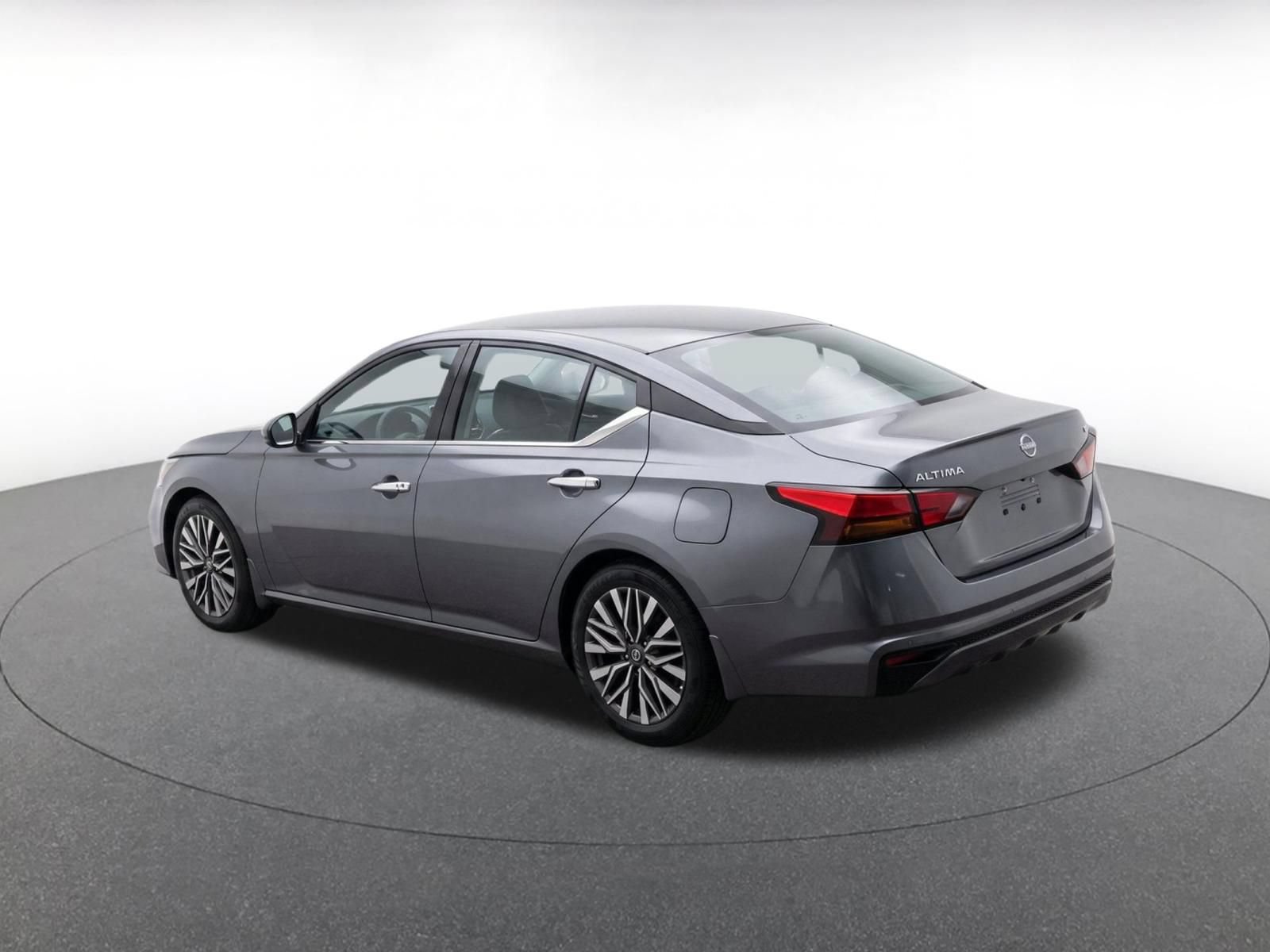 Used 2025 Nissan Altima 2.5 SV FWD image 6