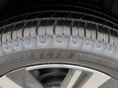 Used 2023 Nissan Rogue SL w/ SL Premium Package image 9