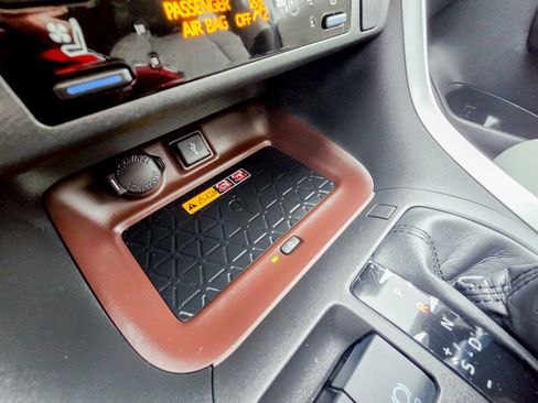 Used 2022 Toyota RAV4 Limited image 45