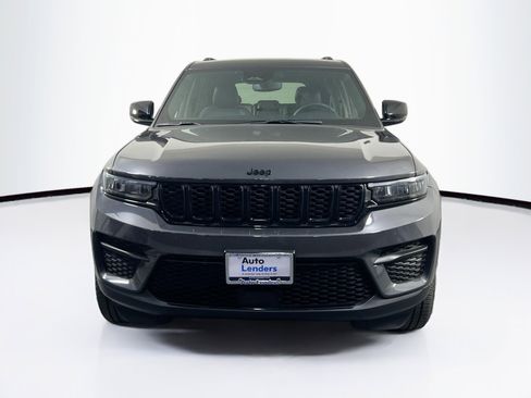 Used 2023 Jeep Grand Cherokee Altitude AWD/4WD image 2