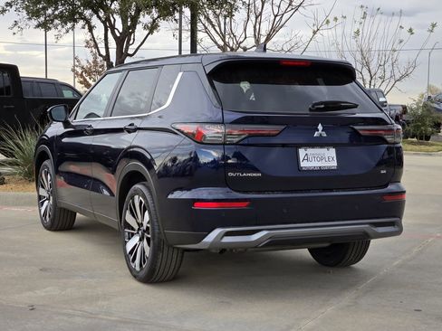 New 2026 Mitsubishi Outlander SE FWD image 3
